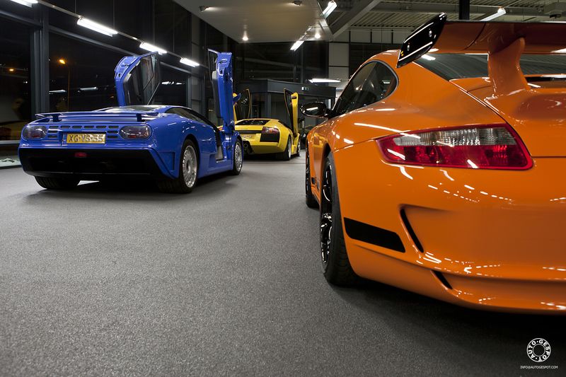 Большая коллекция суперкаров в гараже в Голландии (35 фото)