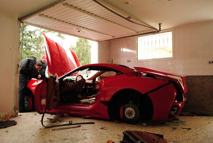 Еще один Ferrari стал жертвой в Тунисе (9 фото+2 видео)