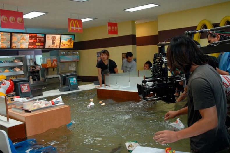 МакДональдс затопило (10 фото)