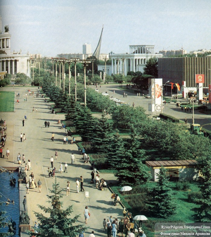 Центральная аллея, павильон ГДР.