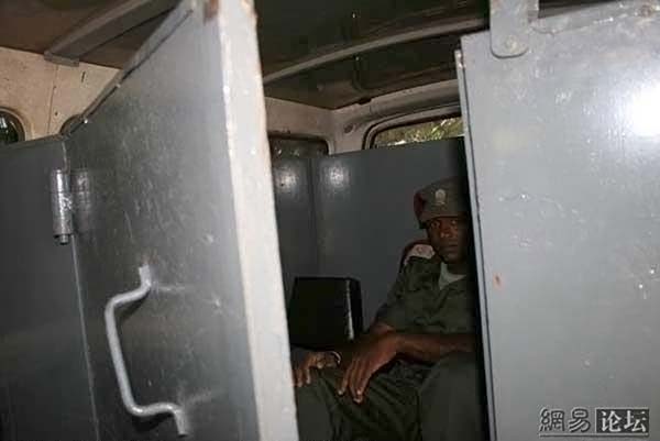 Сомалийское авто для VIP персон (8 фото)