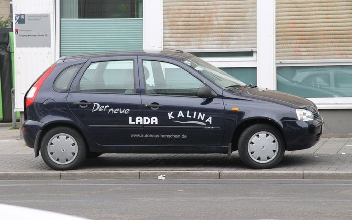 Lada Kalina - какая машина - такой и водила... (2 фото)