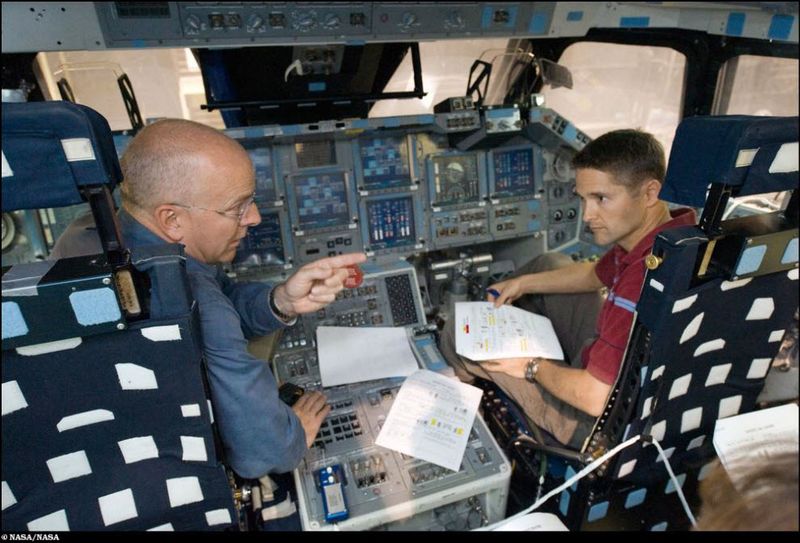  Подготовка Союза ТМА-18 и STS-131 Discovery (10 фото)