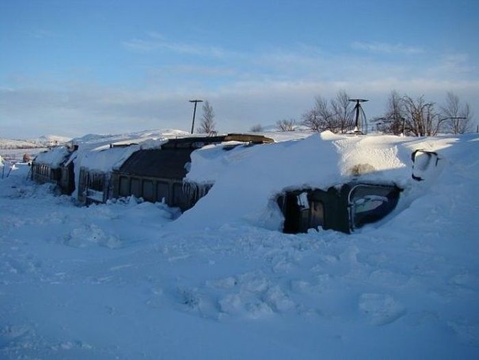 Последствия снежной зимы (3 фото)