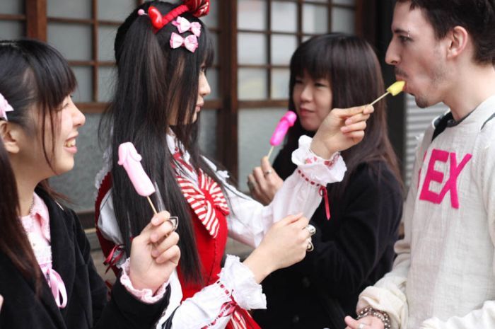 В Японии прошел фестиваль  пенисов (18 фото+видео)