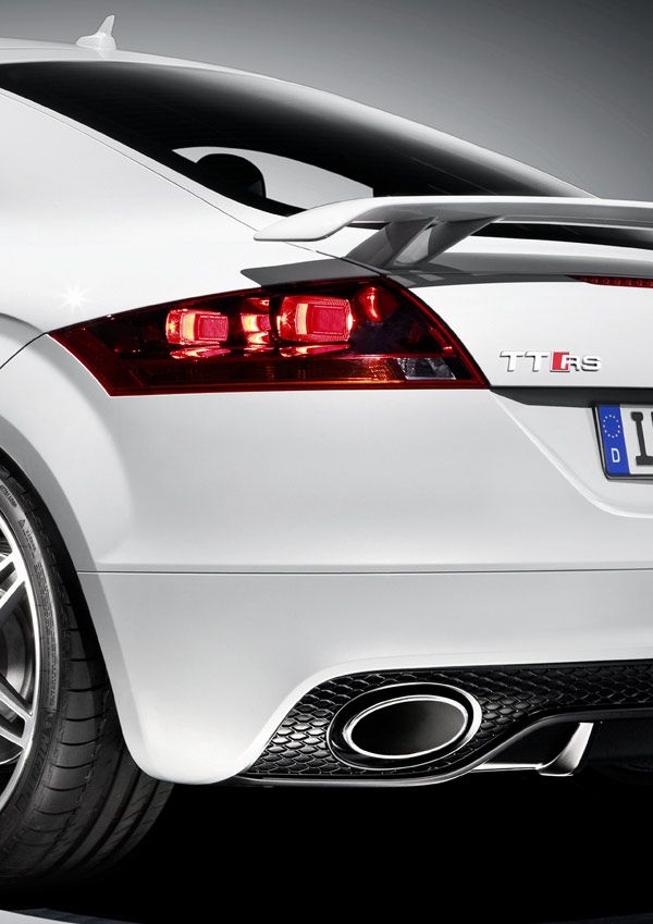 Новая Audi TT RS стала еще мощнее (60 фото)