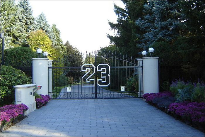 Дом баскетболиста Майкла Джордана выставлен на продажу (8 фото)