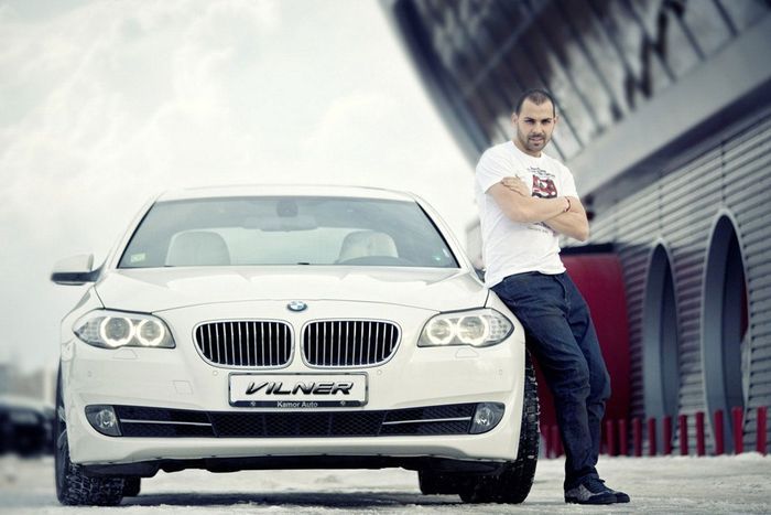 Интерьер BMW 5-Series F10 от ателье Vilner для футболиста Костадина Стоянова (13 фото)