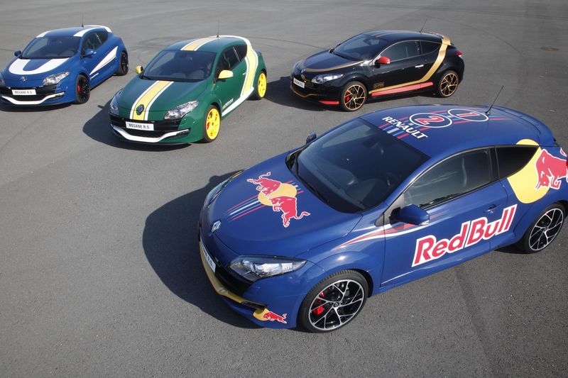 Компания Renault выпустила спецверсию Clio RS Red Bull Racing RB7 (9 фото)