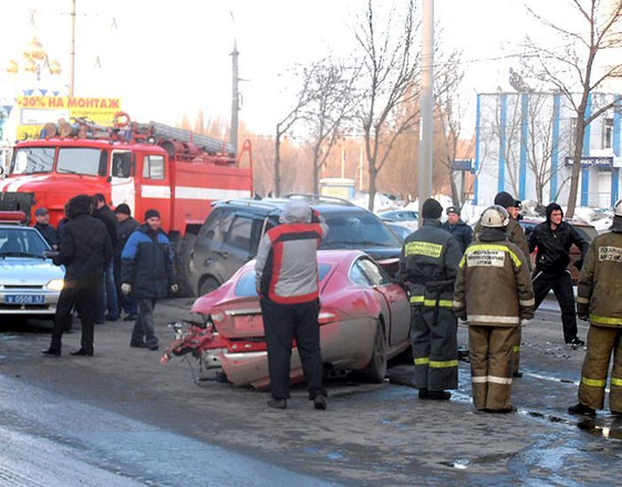 Серьезная авария в Самаре с участием автомобиля Jaguar (10 фото+2 видео)