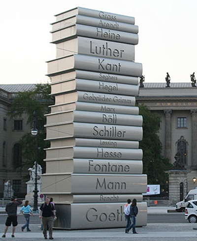 Памятник книгам
