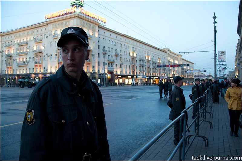 Весь Тверской бульвар был оцеплен и через каждый 3 метра стоял сотрудник милиции.