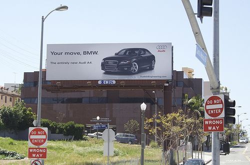 В 2009 год на проспекте Santa Monica в Южной Калифорнии появился биллборд Audi A4 с вызывающим слоганом "Your move, BMW"/Твой ход, BMW.