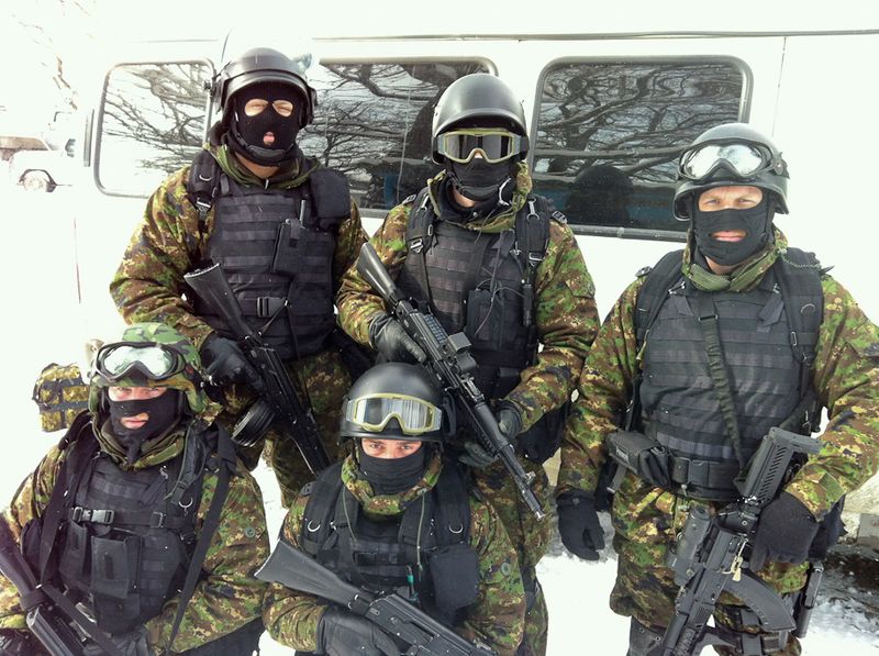 Полицейский спецназ на Кавказе (26 фото)