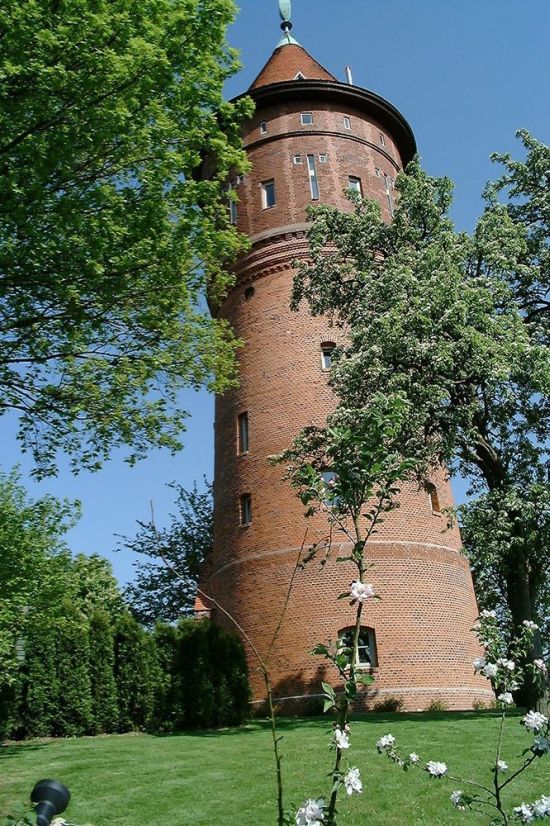 водонапорная башня, дом