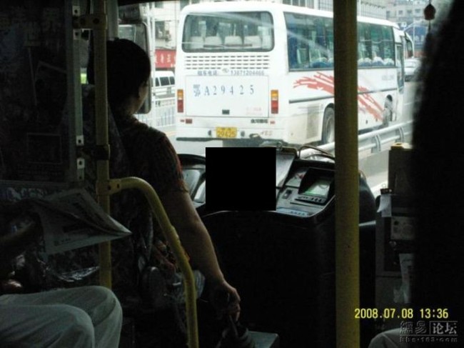 Обед водителя автобуса в Китае (4 фото)