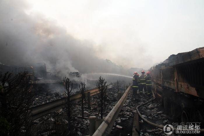 Крупная авария в Китае (11 фото)