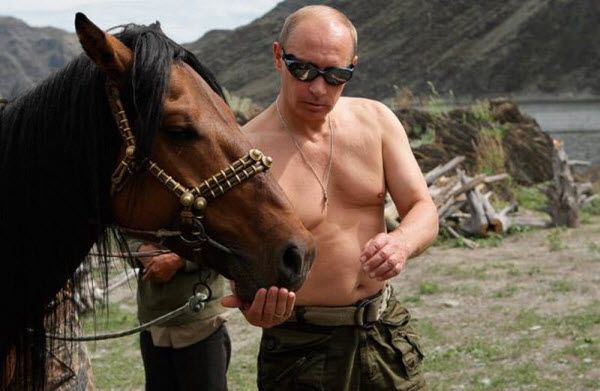 Владимир Путин в неформальной обстановке (27 фото)