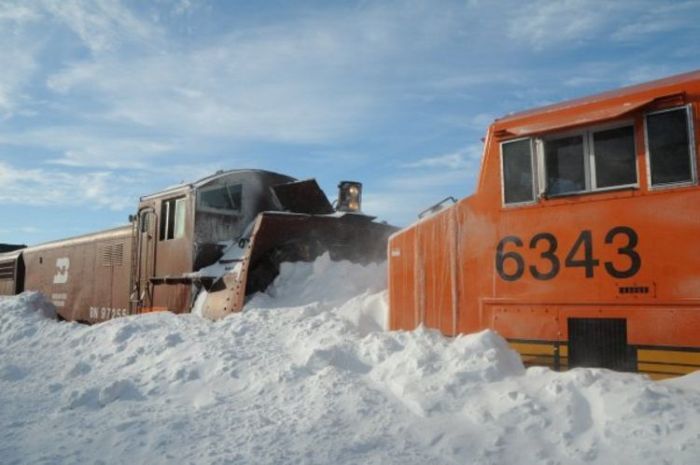 Снегоуборочный поезд (27 фото)