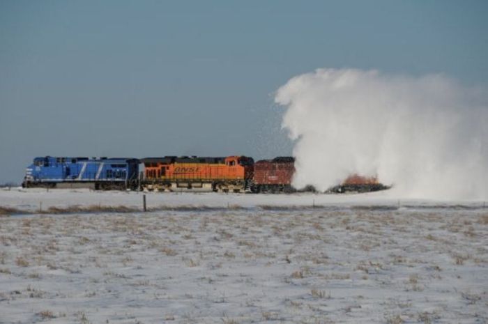 Снегоуборочный поезд (27 фото)