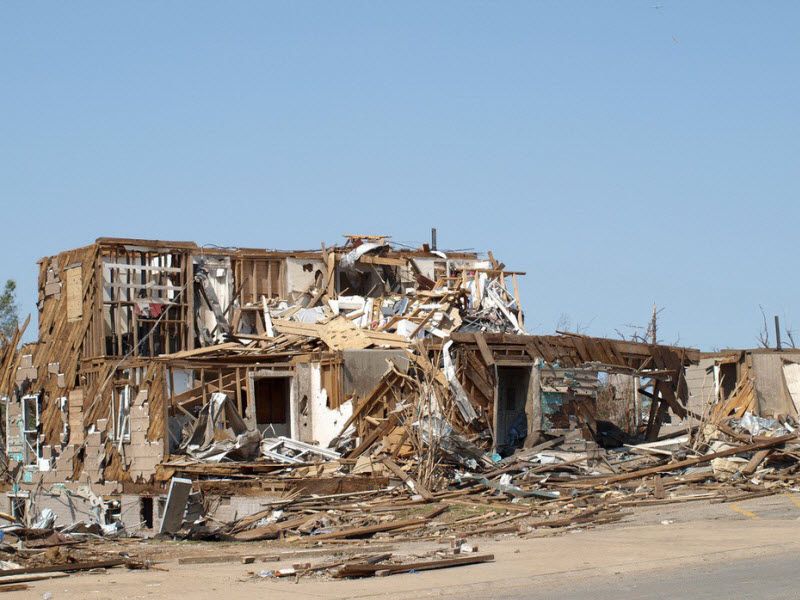 Последствия торнадо в США (48 фото)