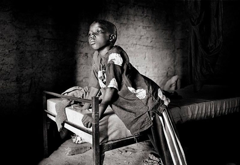 Страна добилась определенного прогресса в последние годы, в период между 2001 и 2007 годами, по оценкам, заболеваемость ВИЧ-инфекцией среди взрослых в Буркина-Фасо упала примерно с 2,1 процента до 1,6 процента. Несмотря на эти позитивные тенденции, однако, тысячи людей продолжают страдать от пагубных последствий эпидемии, которые уничтожили почти целое поколение.