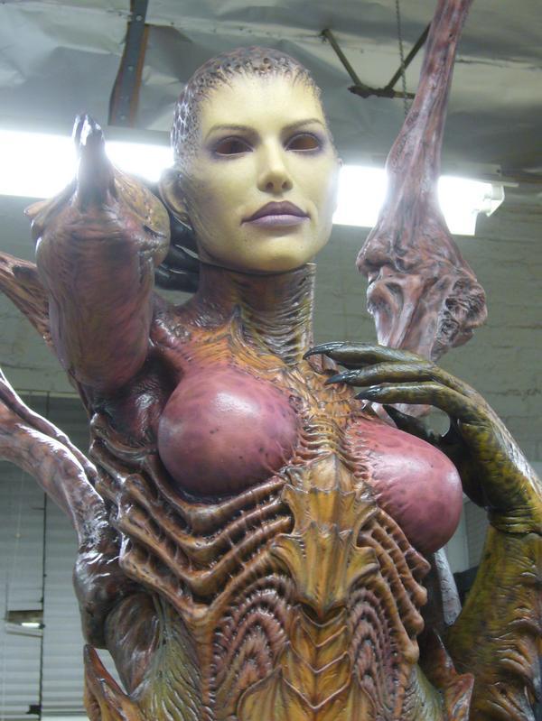 Скульптура Kerrigan из StarCraft (24 фото)