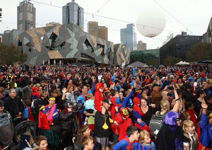 Более тысячи человек в Мельбурне оделись в костюмы супергероев (25 фото)