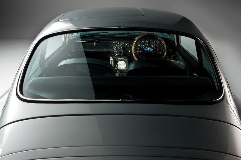C молотка уйдет Aston Martin DB5 Джеймса Бонда (118 фото)