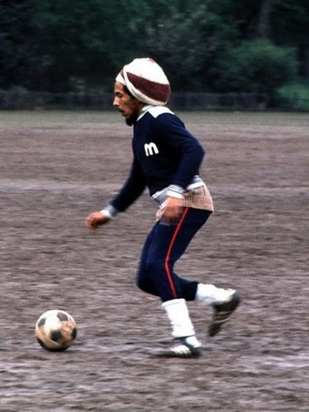 Любитель футбола Боб Марли (12 фото)