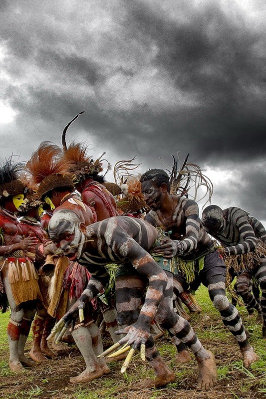 Жители Новой Гвинеи (53 фото)