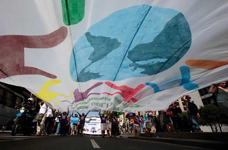 Голая акция в Рио-де-Жанейро (13 фото)