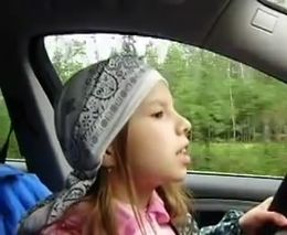 Ребенок за рулем на трассе