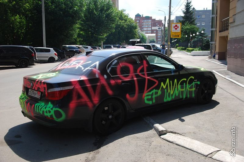 авто, вандализм, bmw, раскраска авто,