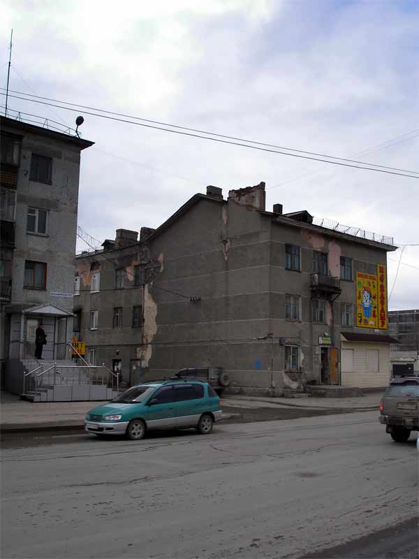 Обычный дом на перекрестке ул. Железнодорожной и Сахалинской.
