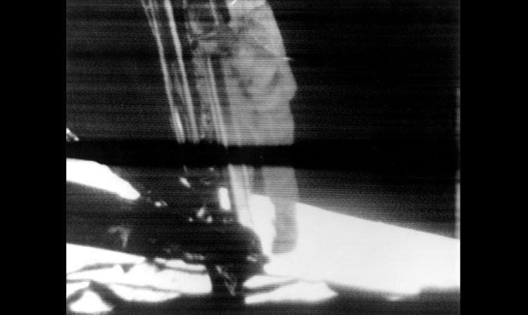 Первый человек на Луне (40 фото)