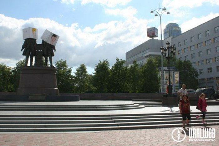 Основателями Екатеринбурга стали Бивис и Баттхед  (4 фото)