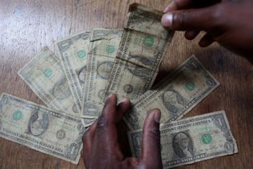 Жители Зимбабве отмывают грязные доллары (5 фото+текст)
