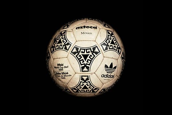 Официальный футбольный мяч 