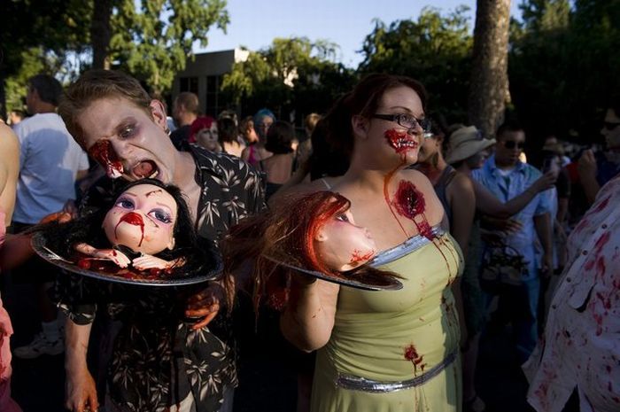 В Сакраменто прошел парад зомби  (16 фото)