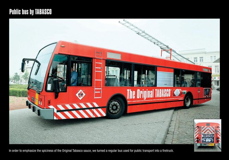 Реклама острого соуса Tabasco превратила рейсовый автобус в пожарную машину.