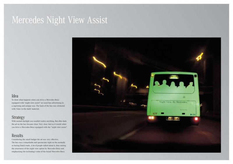 Mercedes-Benz прорекламировал систему ночного видения «Night view assist» необычным стикером на задней стенке автобуса. В светлое время суток его не было видно, а в темное он светился ярким зеленым светом. 