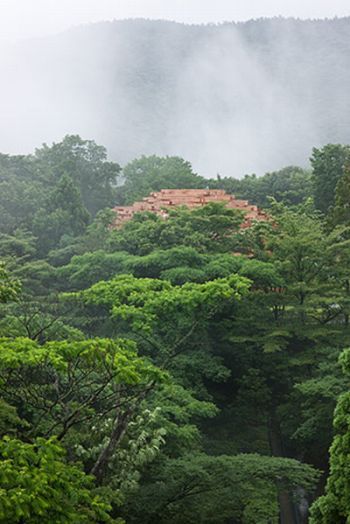 Японская игровая площадка в лесу (19 фото)