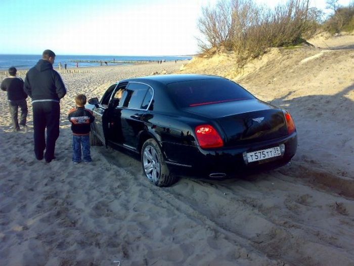 Калининградская Bentley Continental Flying Sp в песках (7 фото)