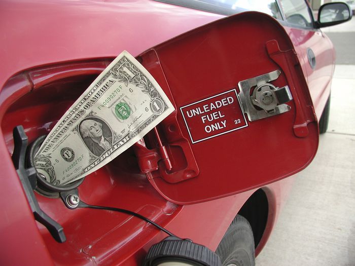 Нефтяники назвали 15 рублей за литр справедливой ценой на топливо (текст)