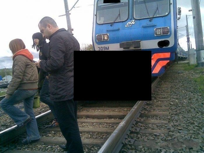 Странная авария на железной дороге (3 фото)