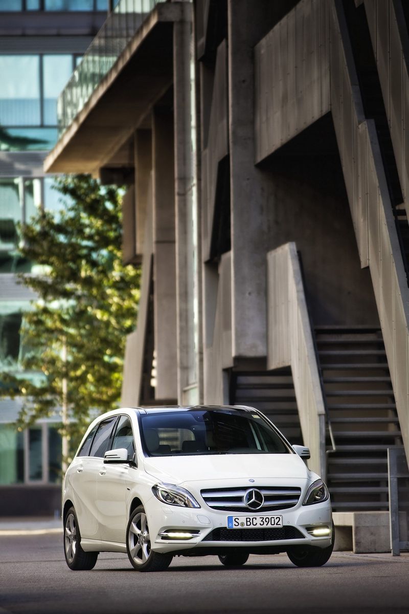 Рублевые цены на новый Mercedes-Benz B-Class (48 фото)