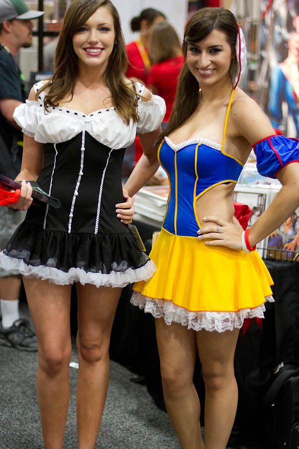Сексуальные костюмы фестиваля Comic-Con 2012 (40 фото)