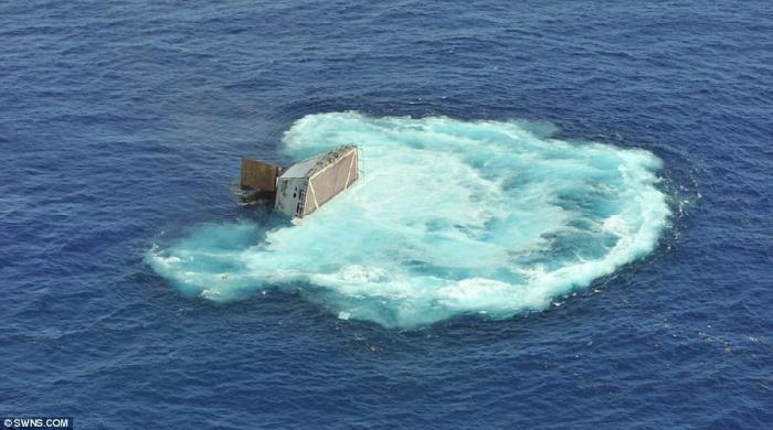 Торпедная атака подводной лодки (15 фото)
