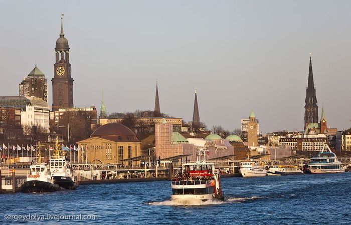Гамбург: порты, улицы и бордели (26 фото)